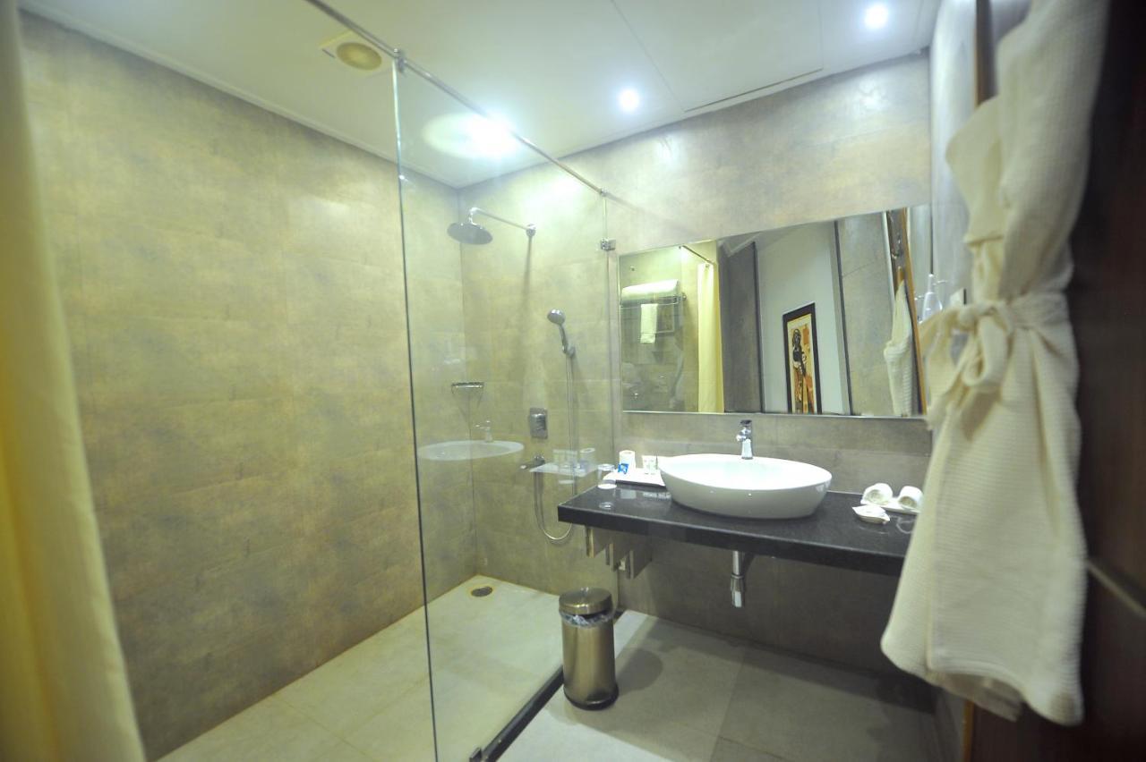 Pipul Padmaja Premium Hotel Μπουμπάνεσβαρ Εξωτερικό φωτογραφία