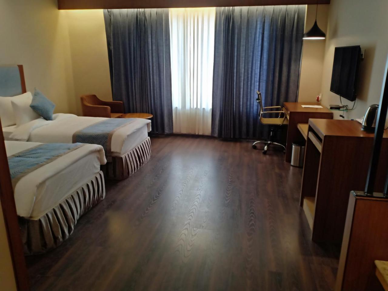 Pipul Padmaja Premium Hotel Μπουμπάνεσβαρ Εξωτερικό φωτογραφία