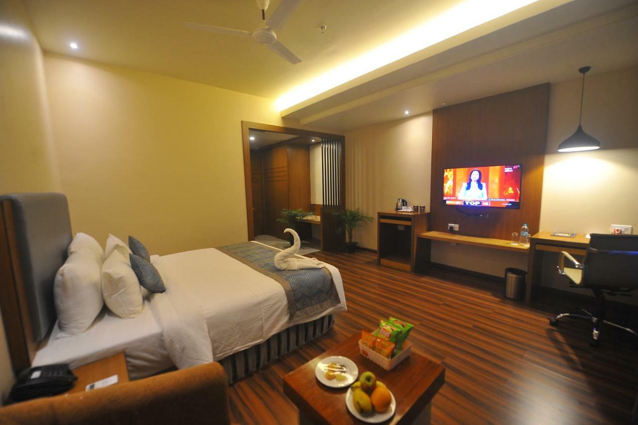 Pipul Padmaja Premium Hotel Μπουμπάνεσβαρ Εξωτερικό φωτογραφία