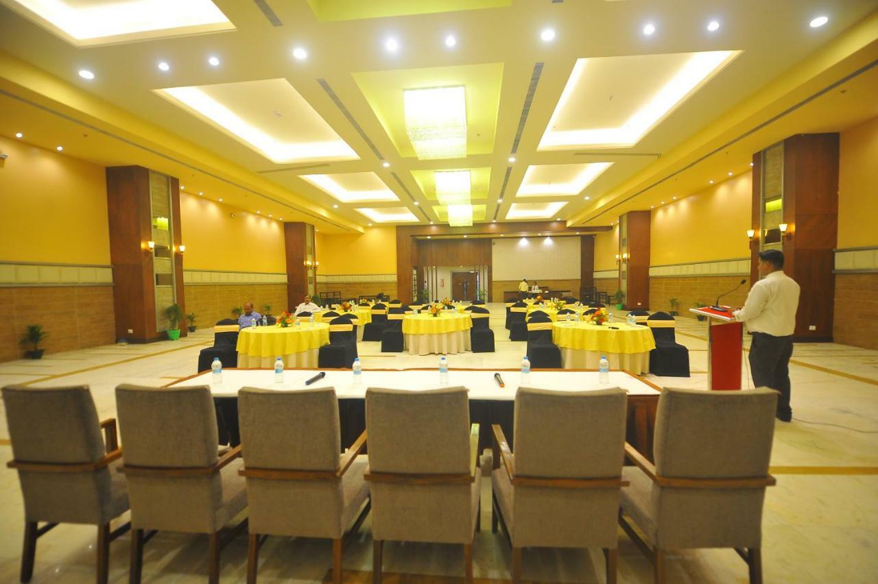 Pipul Padmaja Premium Hotel Μπουμπάνεσβαρ Εξωτερικό φωτογραφία