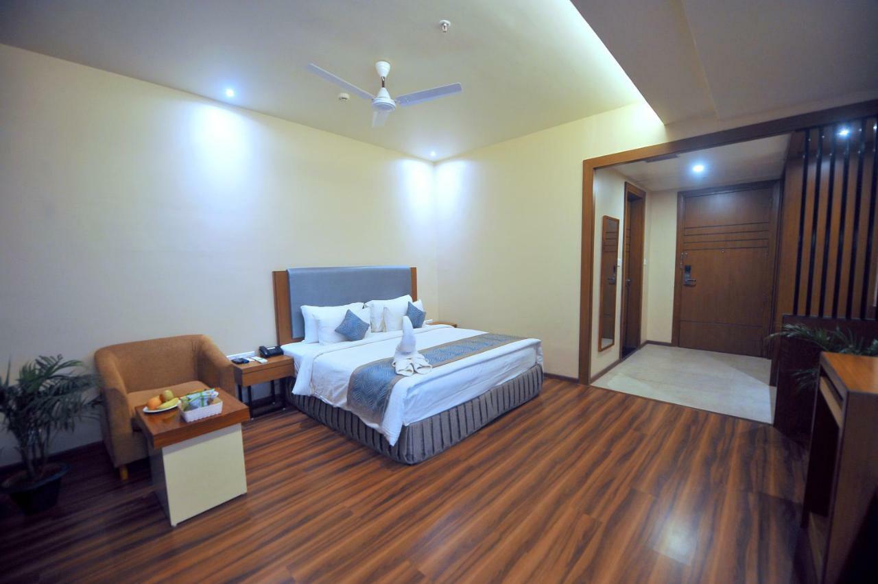 Pipul Padmaja Premium Hotel Μπουμπάνεσβαρ Εξωτερικό φωτογραφία